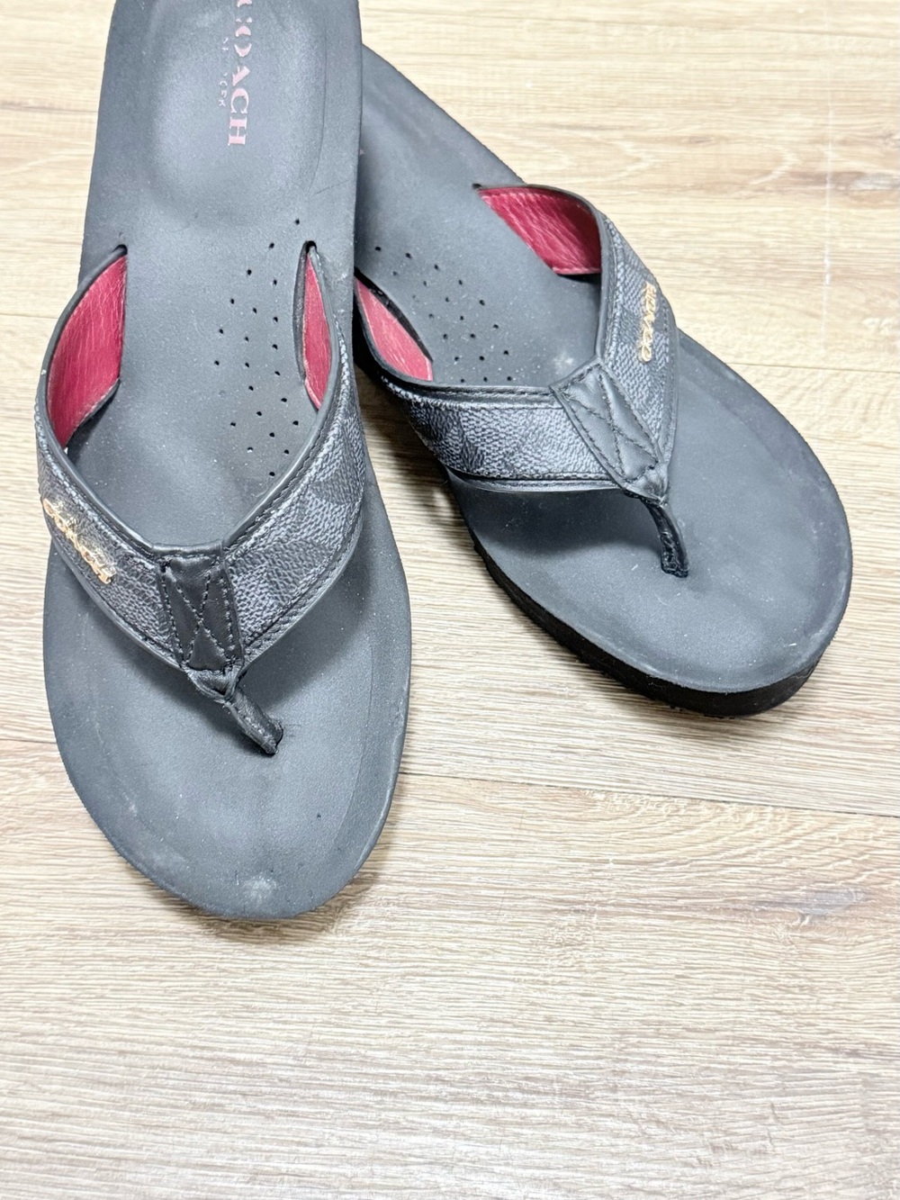 Y2K COACH Black Thong Sandals with Red Accent
